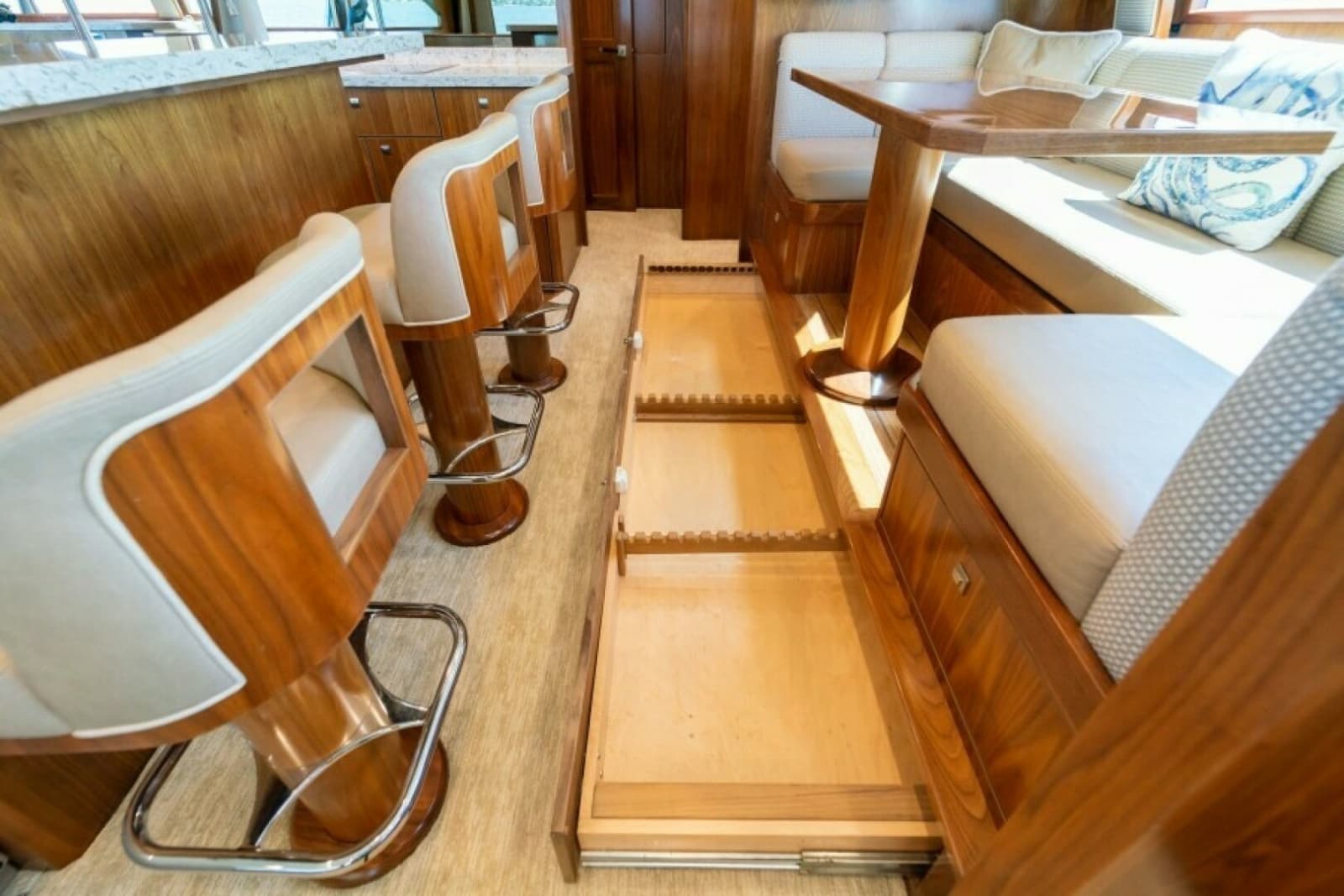 2018 Viking 72 Convertible - Photo 36