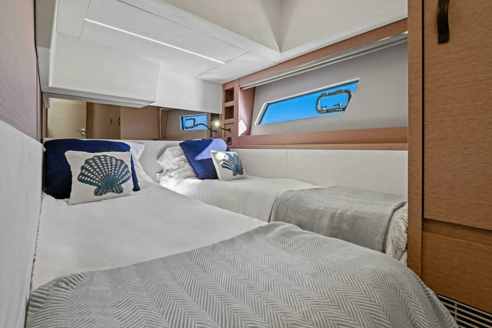 2022 Prestige 520 Flybridge - Photo 36