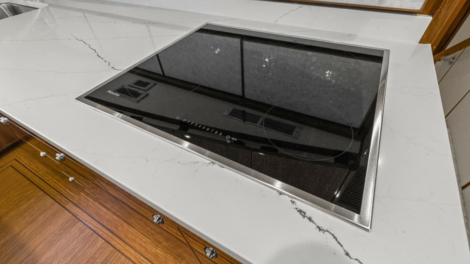 2022 Viking 58 Convertible - Photo 12
