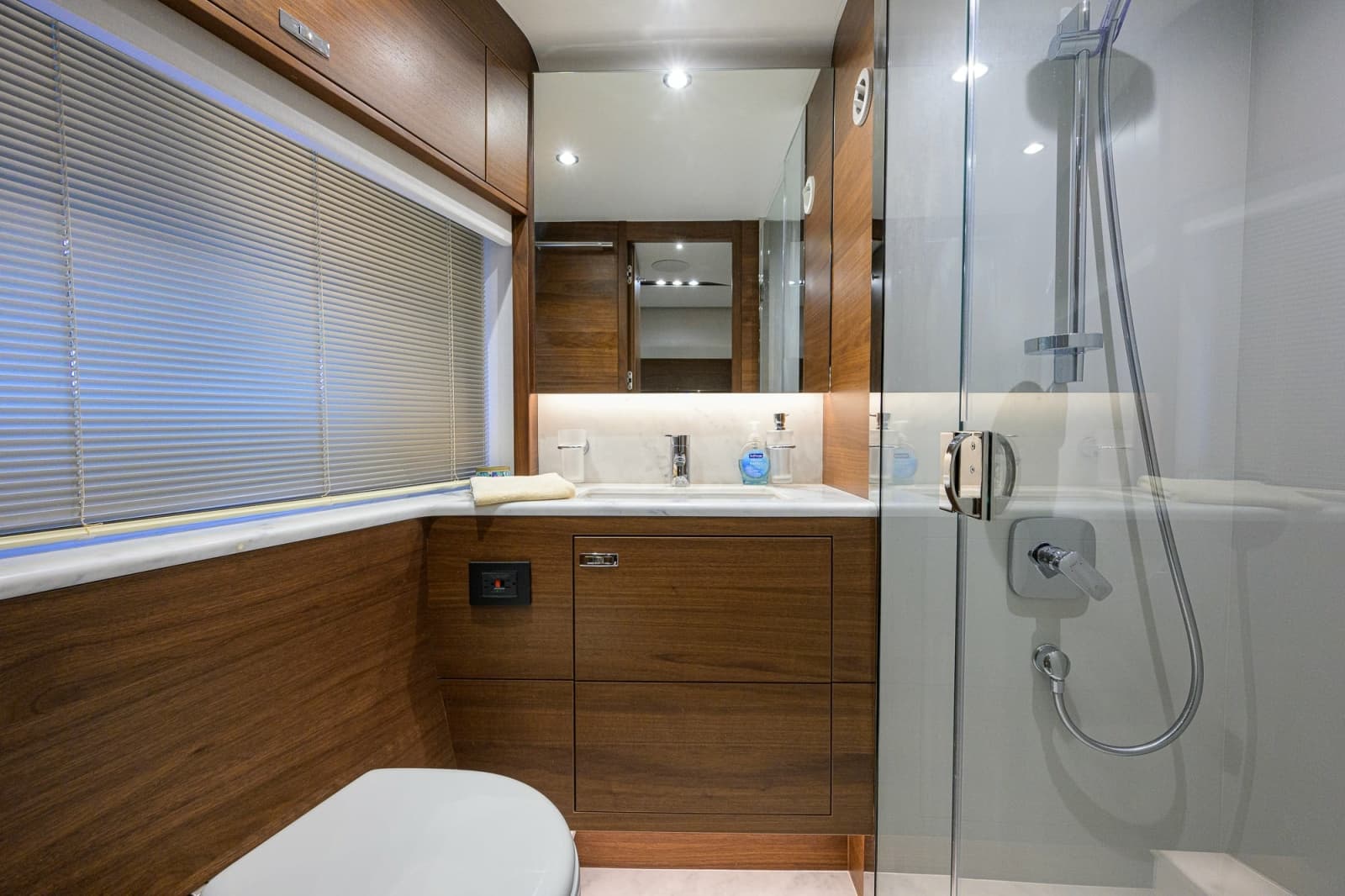 2022 Princess Y78 - Photo 23