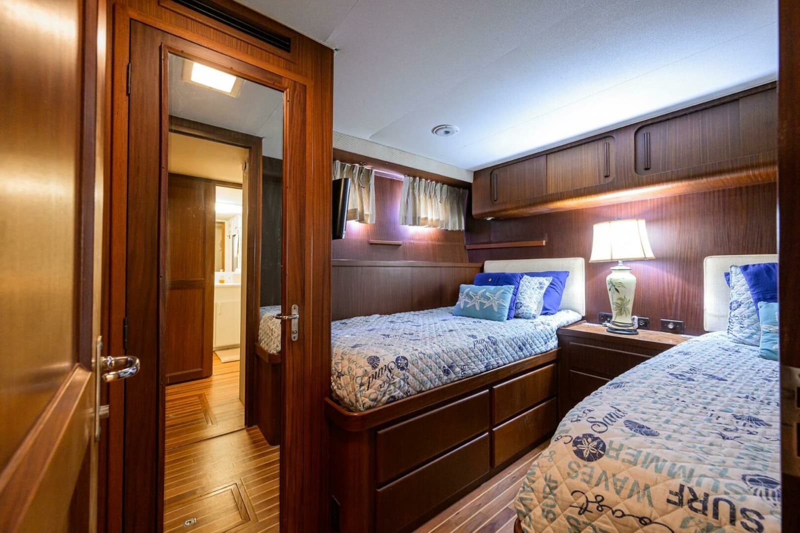 1987 Hatteras 63 Motor Yacht - Photo 37
