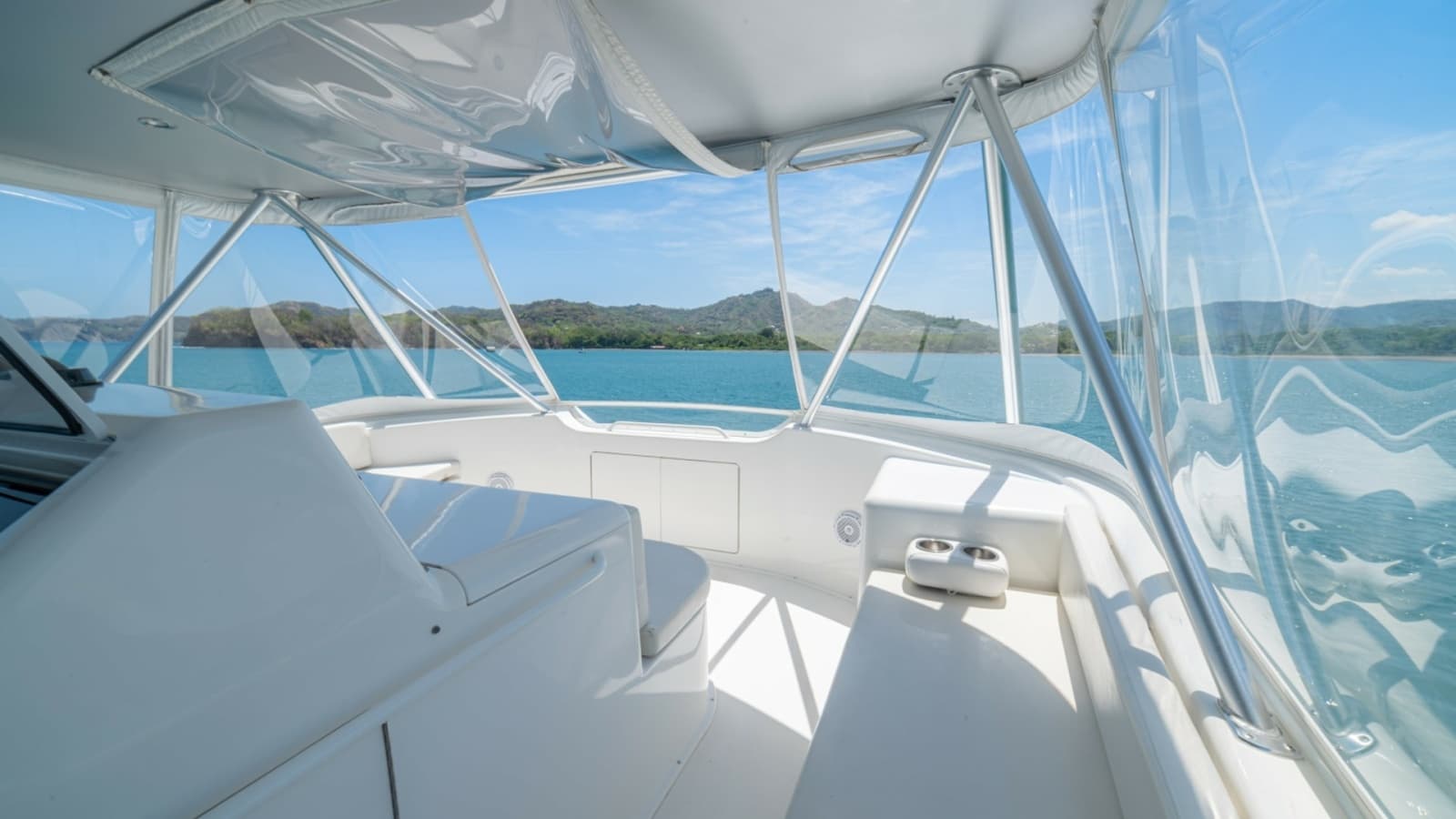 2005 Viking 61 Convertible - Photo 69