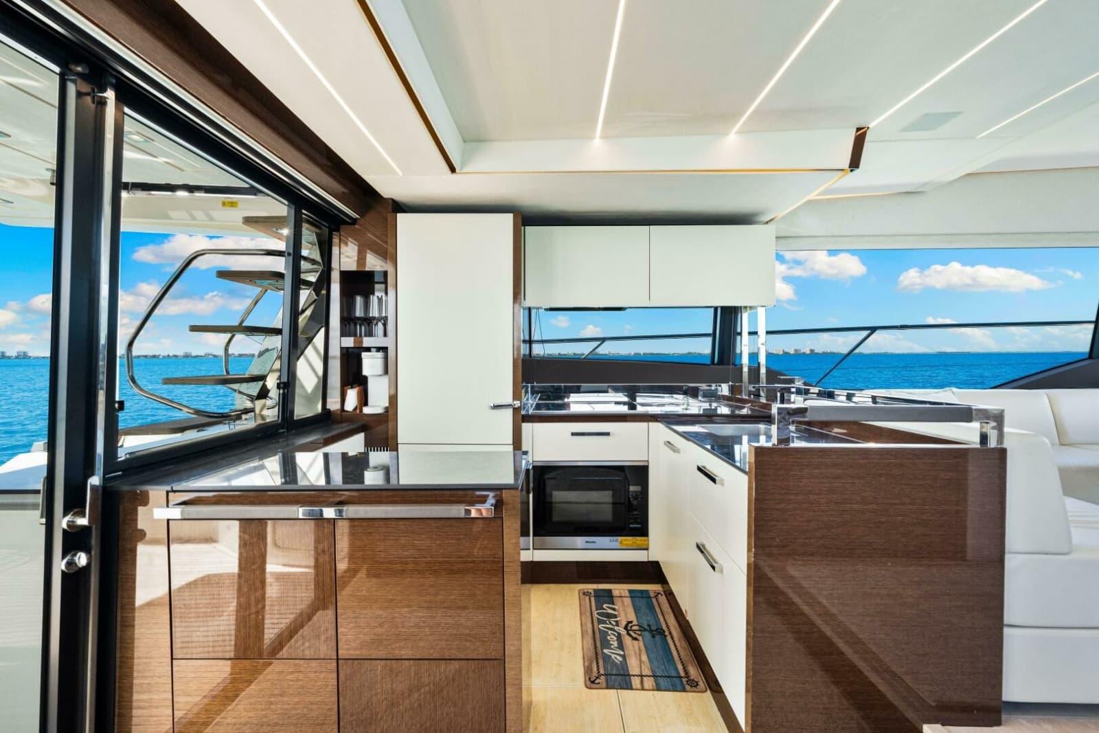 2019 Prestige 630 Flybridge - Photo 6
