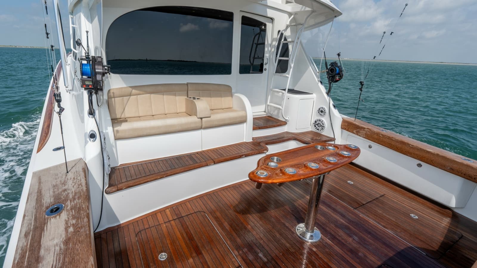 2017 Viking 55 Convertible - Photo 43
