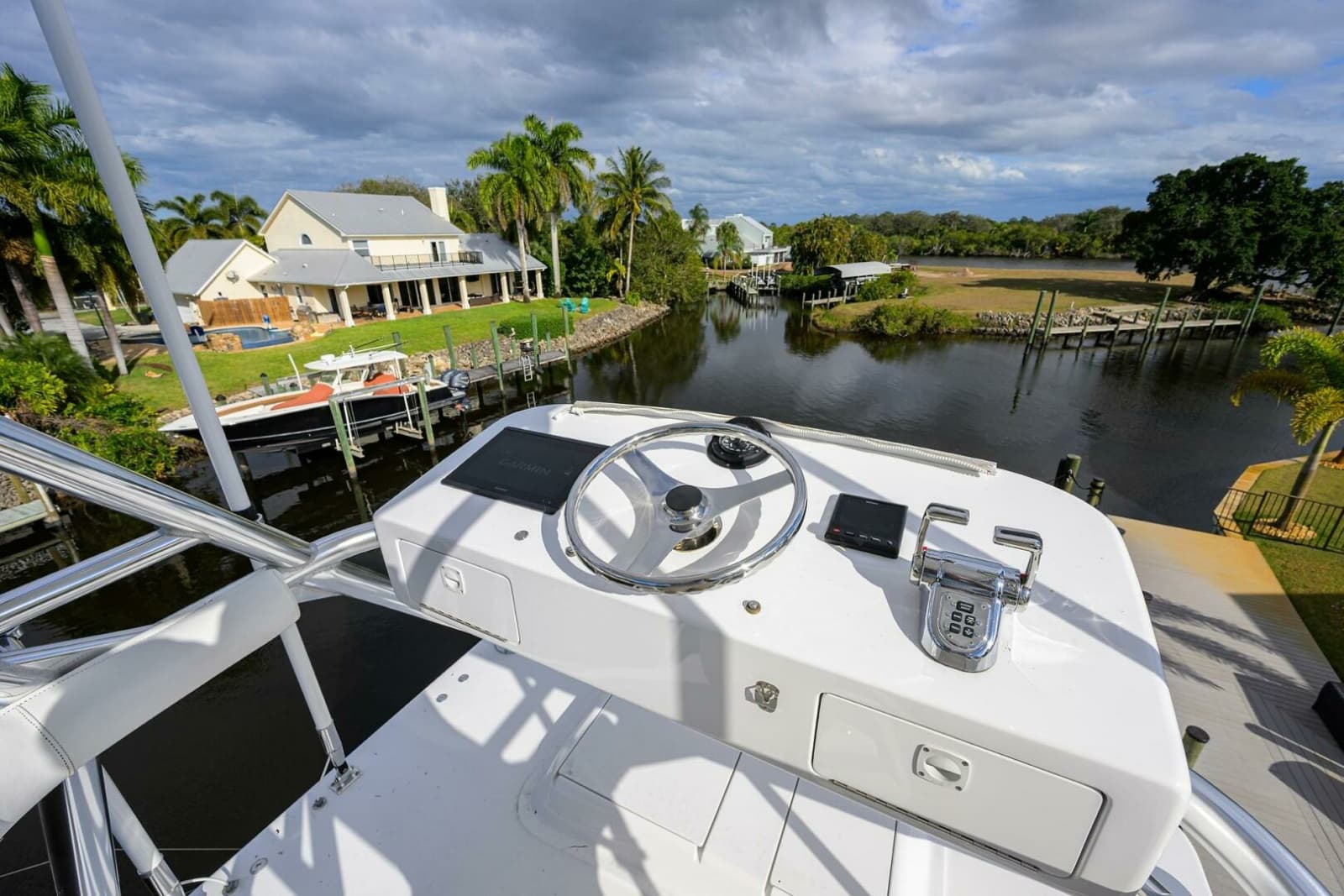 2013 Hatteras GT63 - Photo 32
