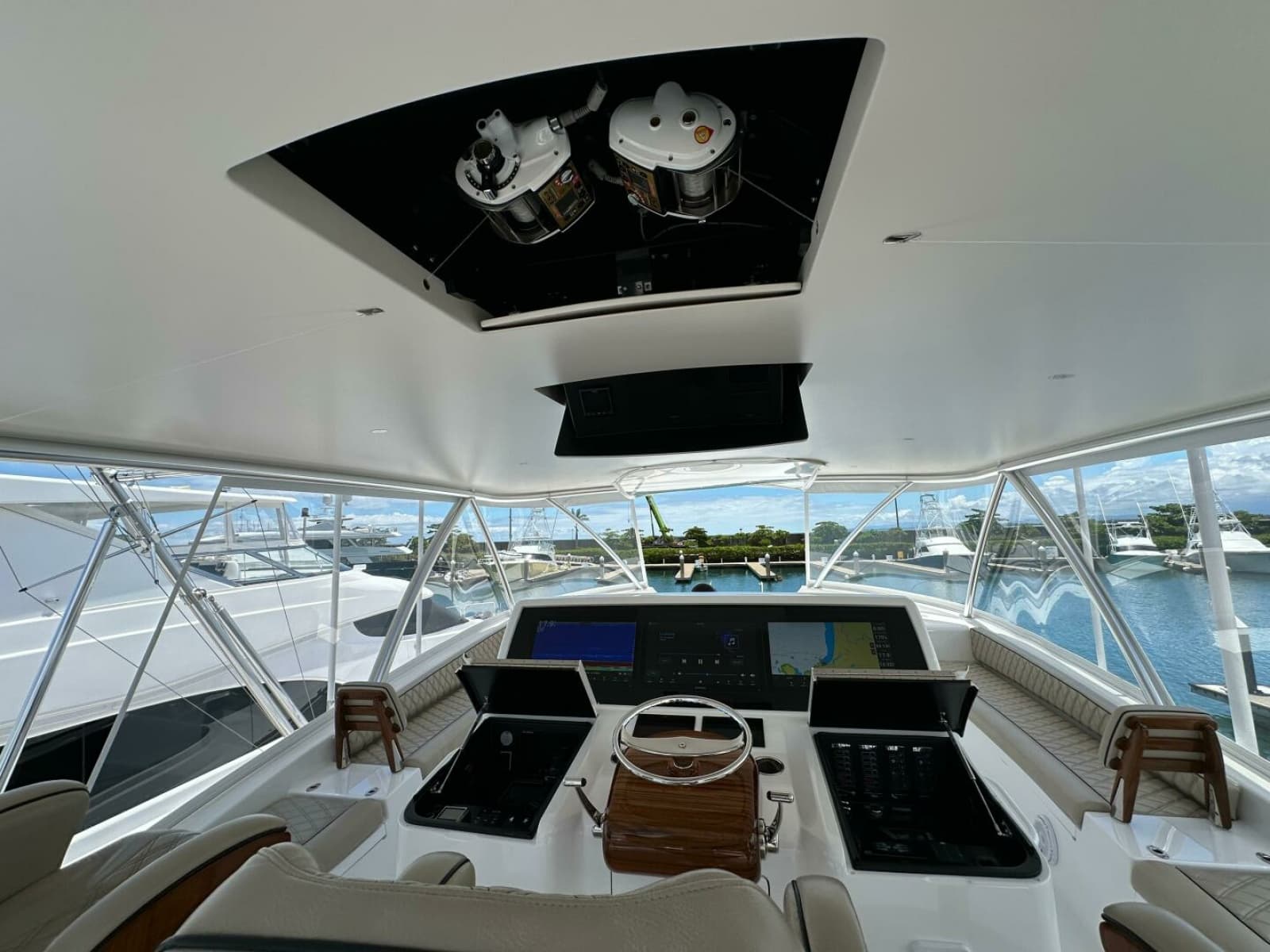 2025 Viking 82 Convertible - Photo 50