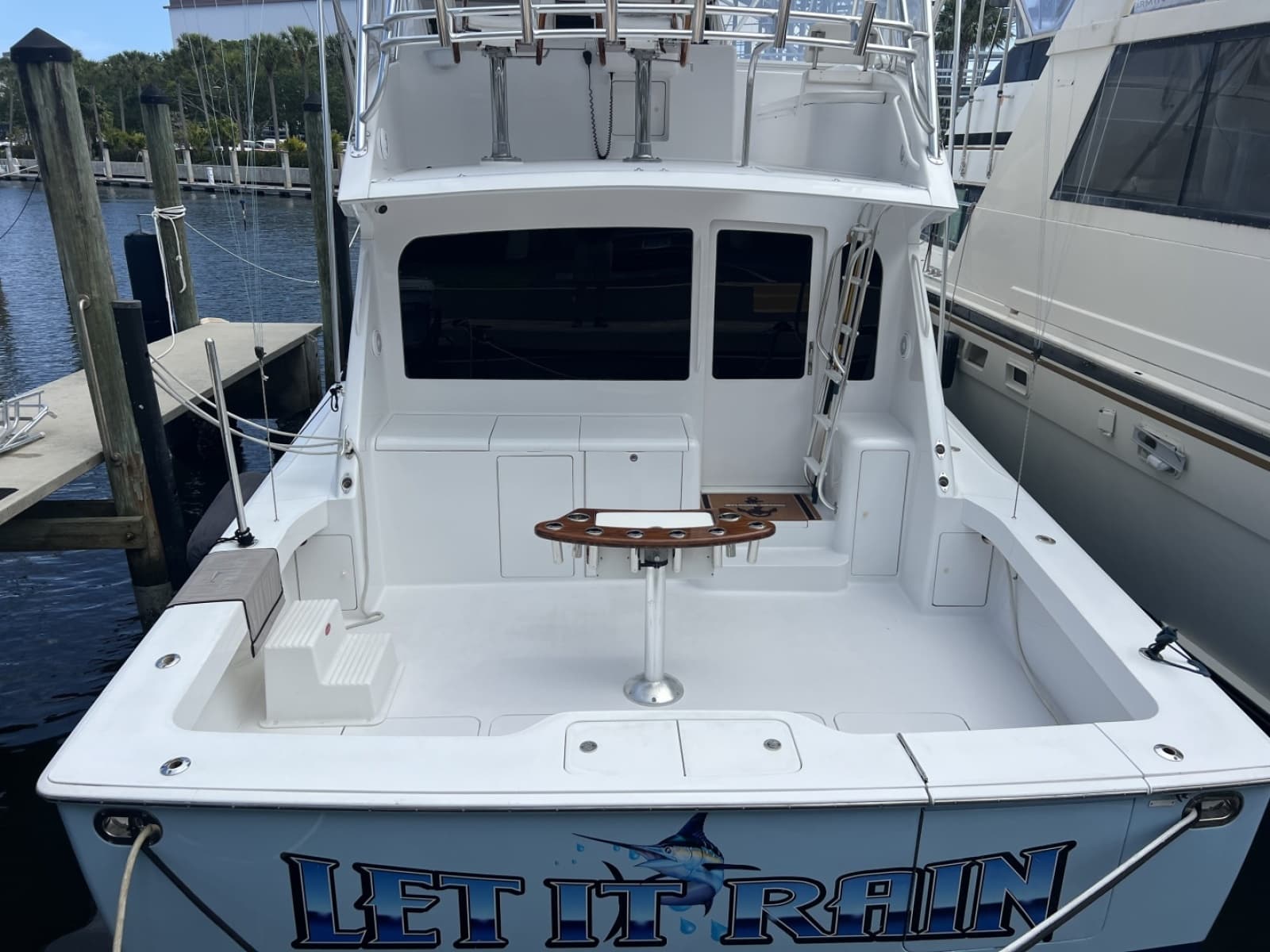 2003 Viking 52 Convertible - Photo 5