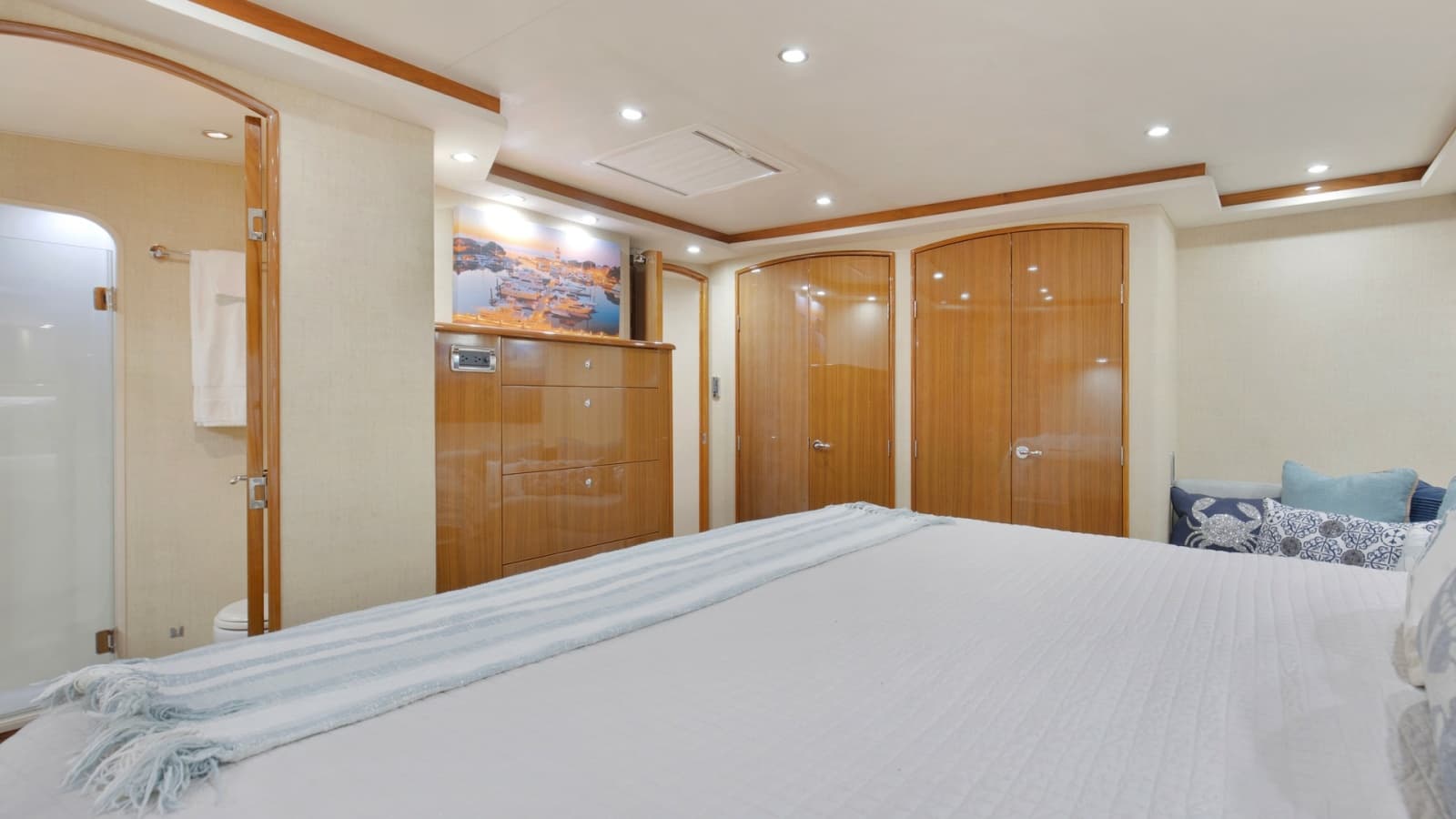 2007 Viking 74 Enclosed Bridge - Photo 17