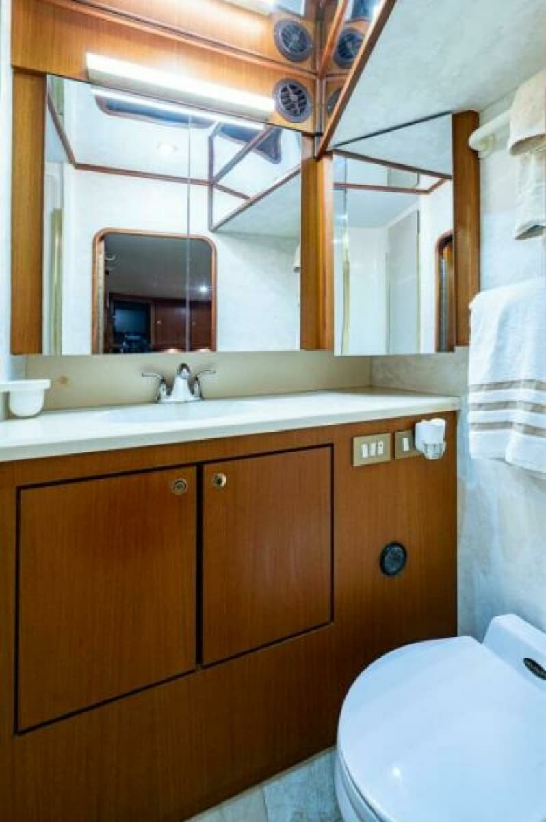 1999 Ocean Yachts 60 Convertible - Photo 49