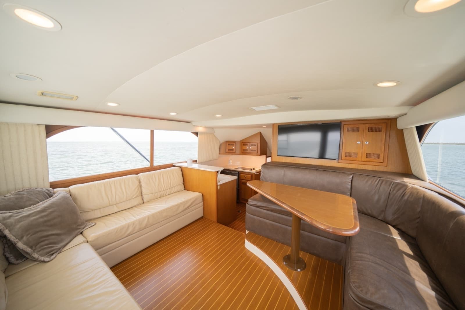2002 Cabo 43 Convertible - Photo 4