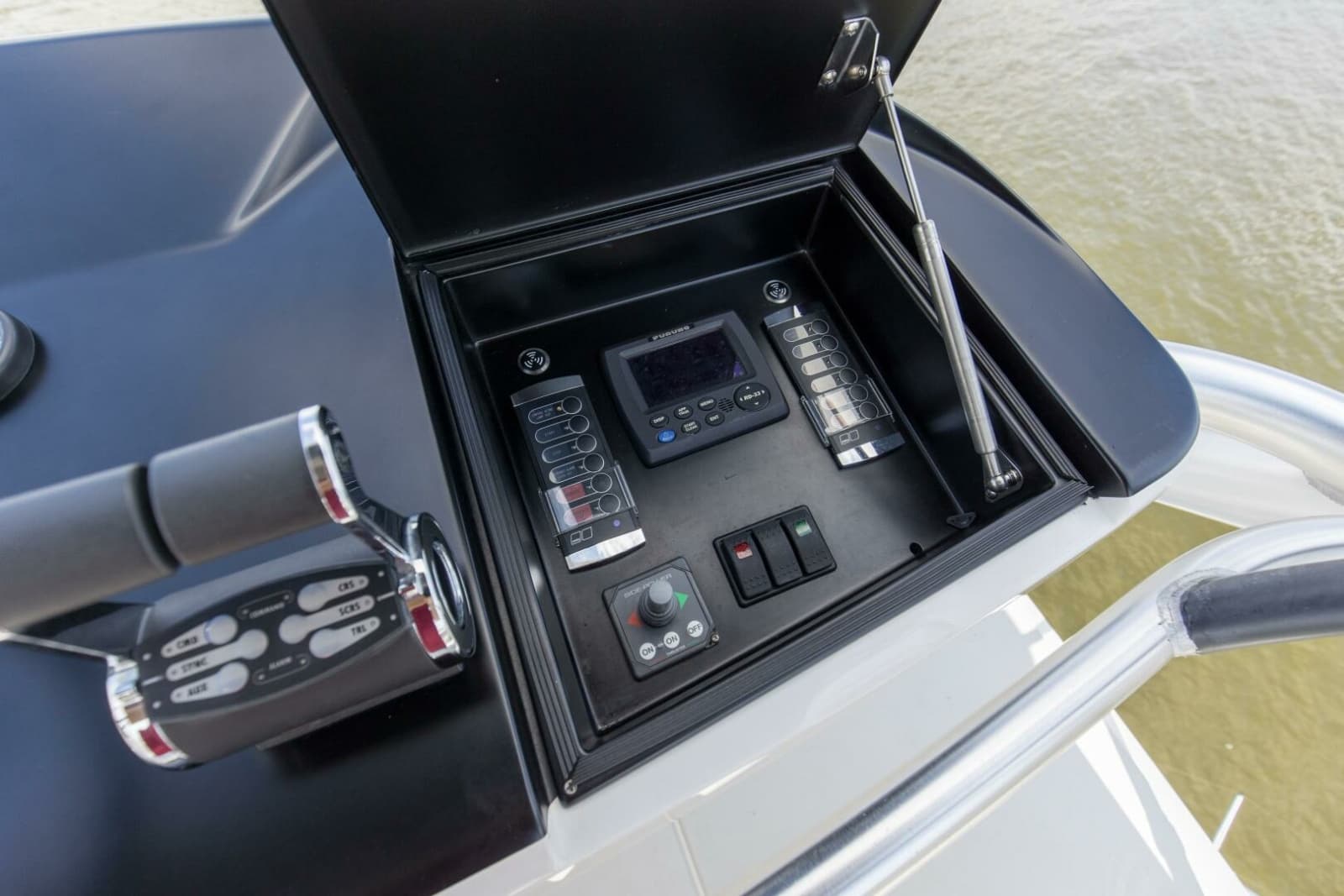 2016 Viking 92 Enclosed Bridge - Photo 54