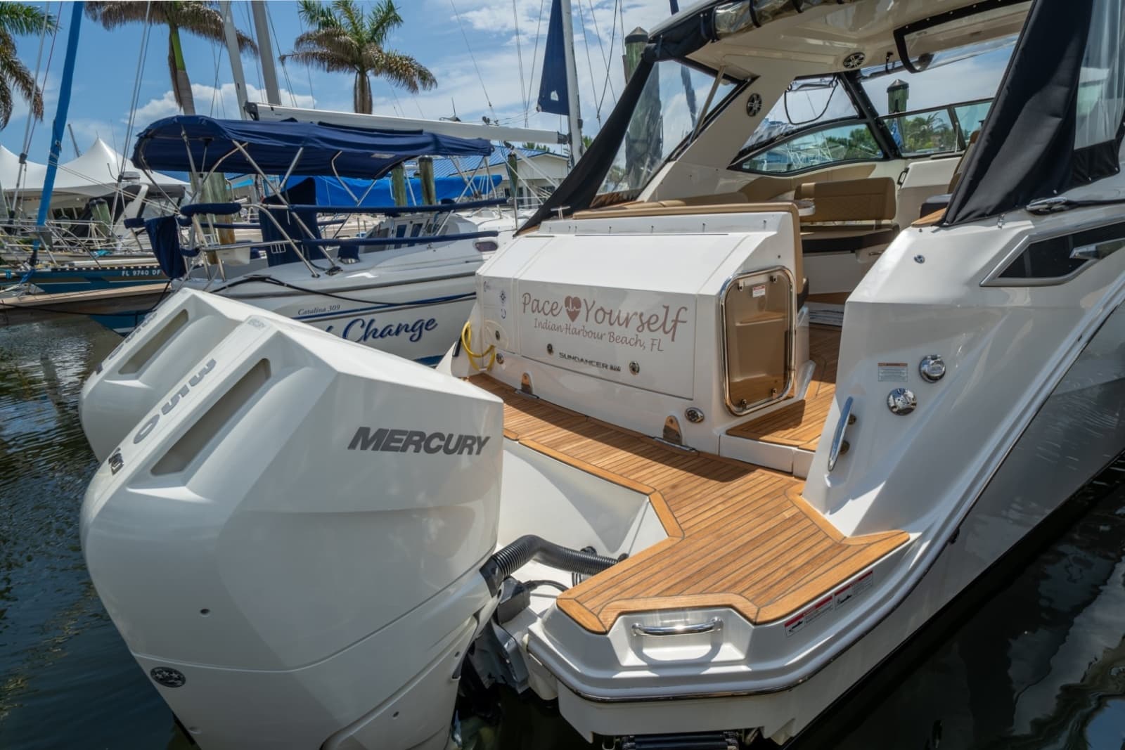 2025 Sea Ray 320 Sundancer - Photo 9