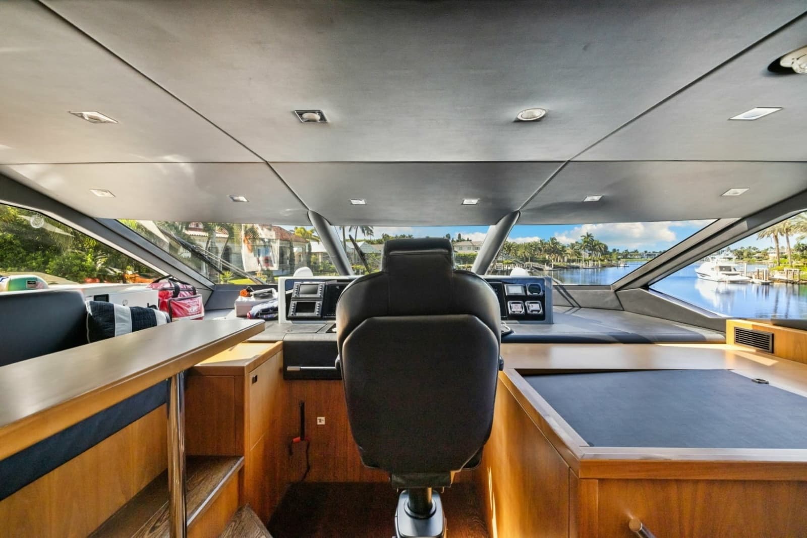 2018 Sunseeker 95 Motoryacht - Photo 31