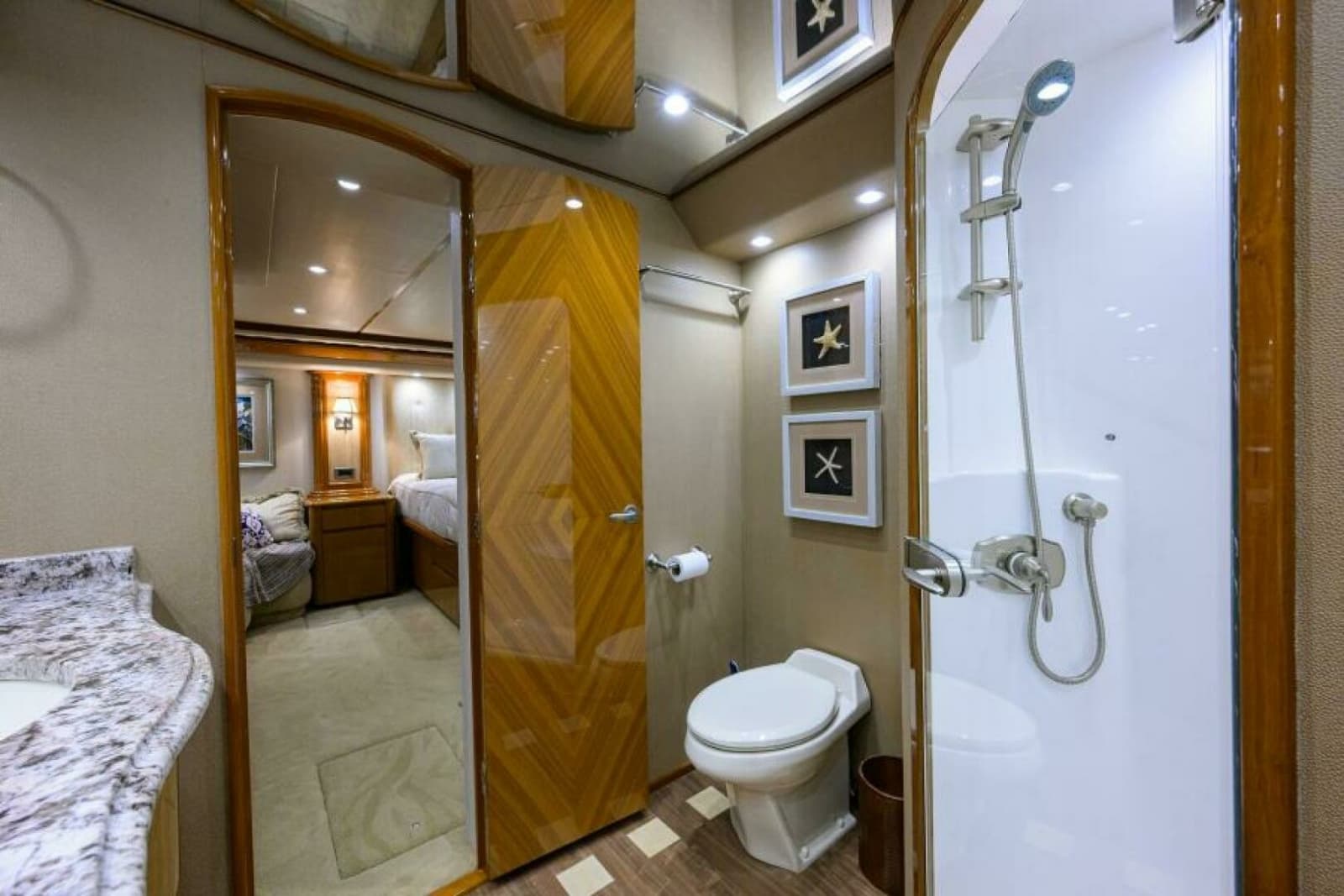 2013 Viking 82 Convertible - Photo 16