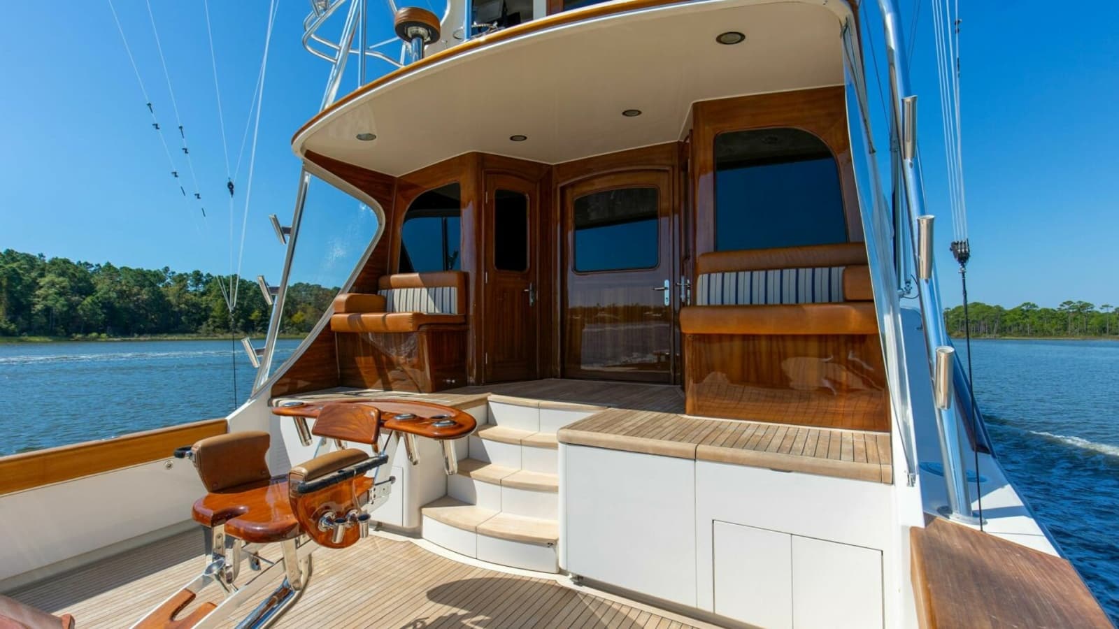 2005 Whiticar 76 Enclosed Bridge - Photo 38