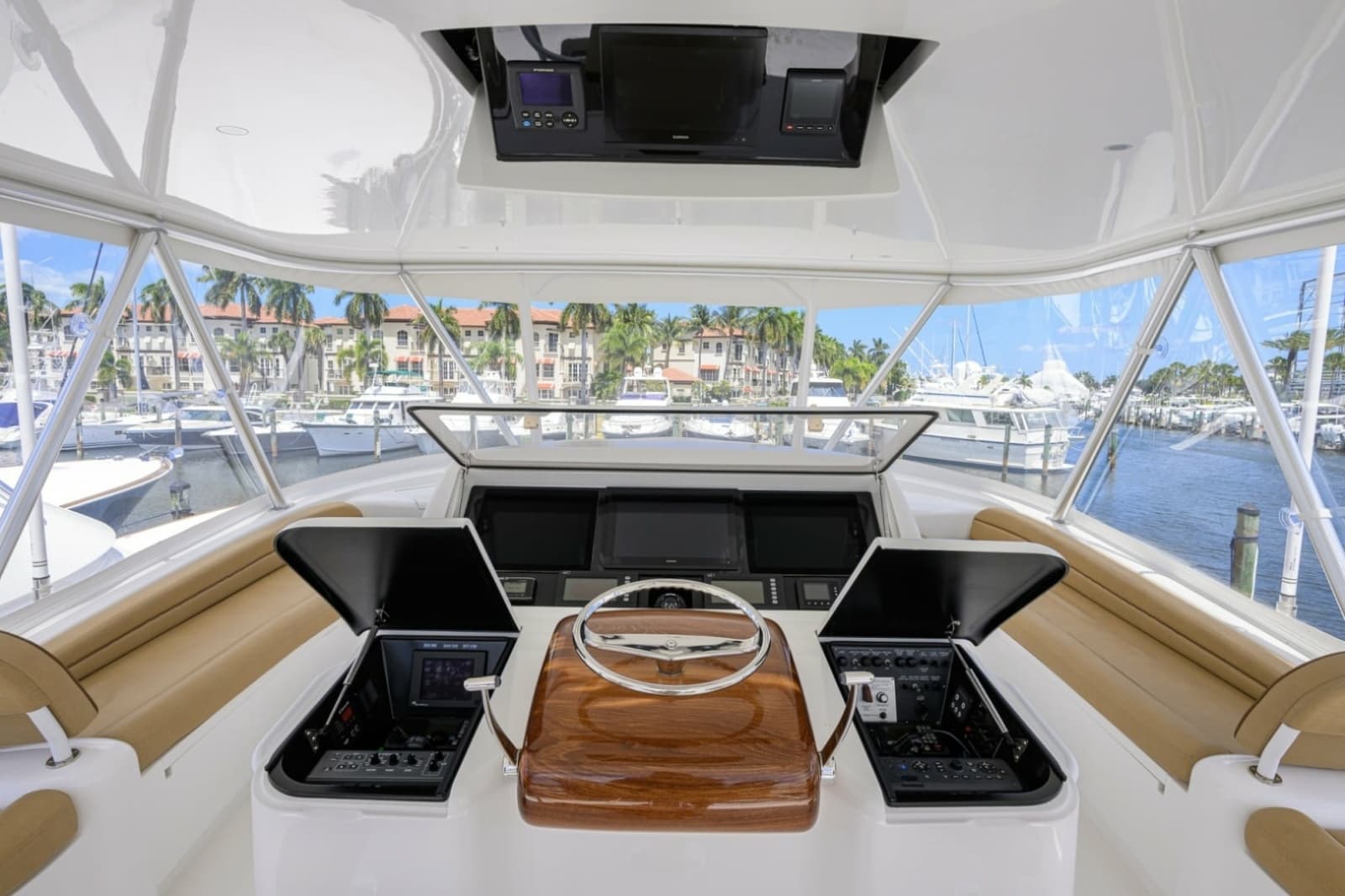 2014 Viking 70 Convertible - Photo 26