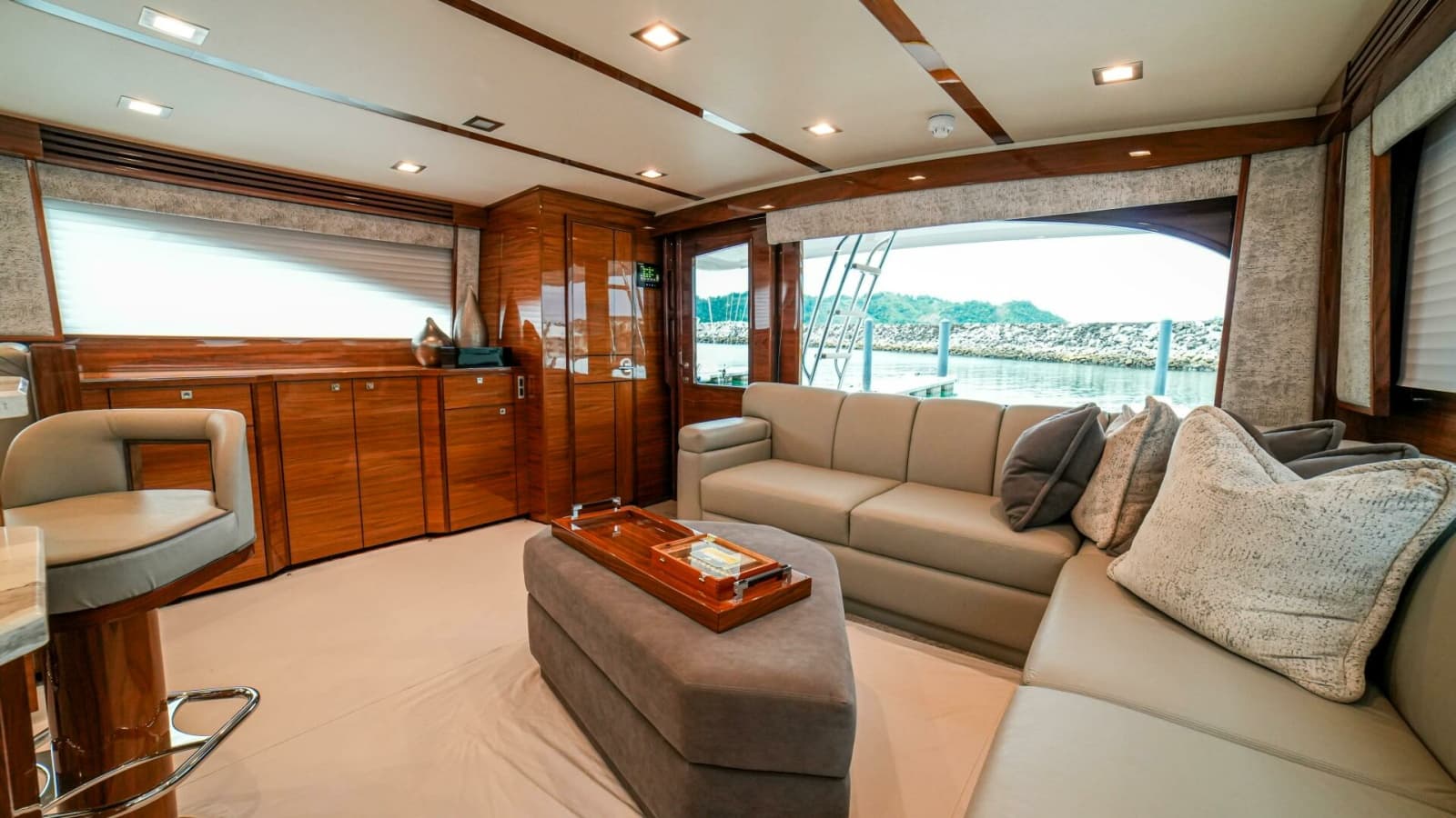 2023 Viking 72 Convertible - Photo 33