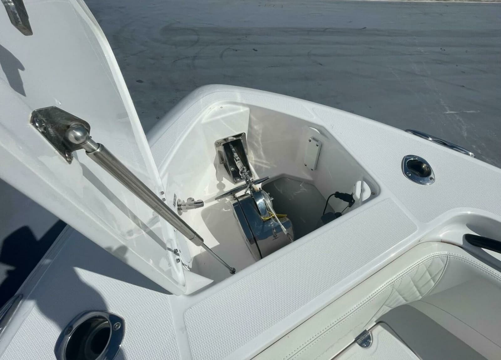 2022 Everglades 335 Center Console - Photo 15
