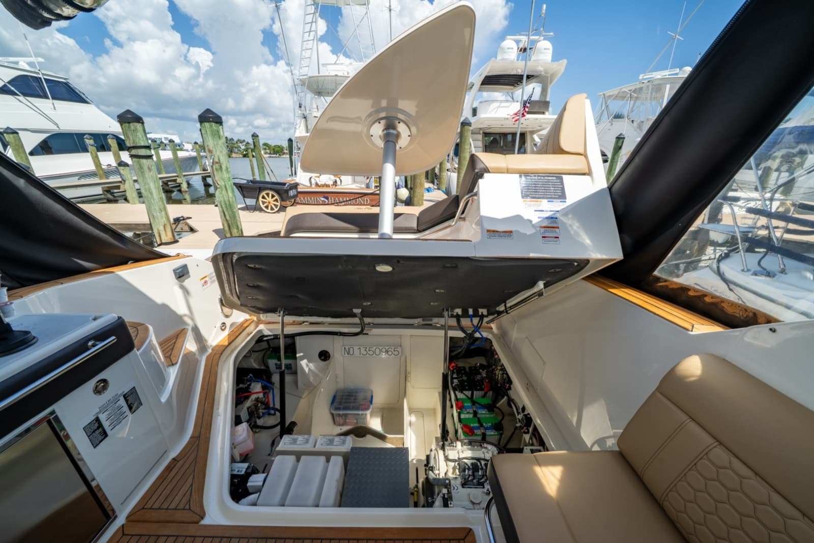 2025 Sea Ray 320 Sundancer - Photo 26