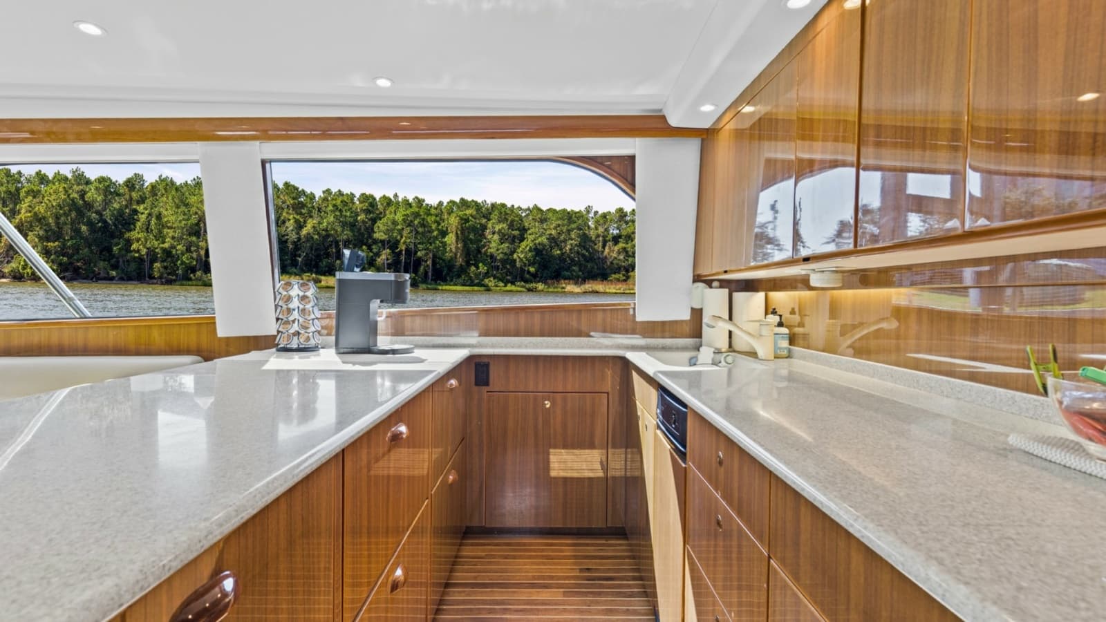 2005 Viking 61 Enclosed Bridge - Photo 12