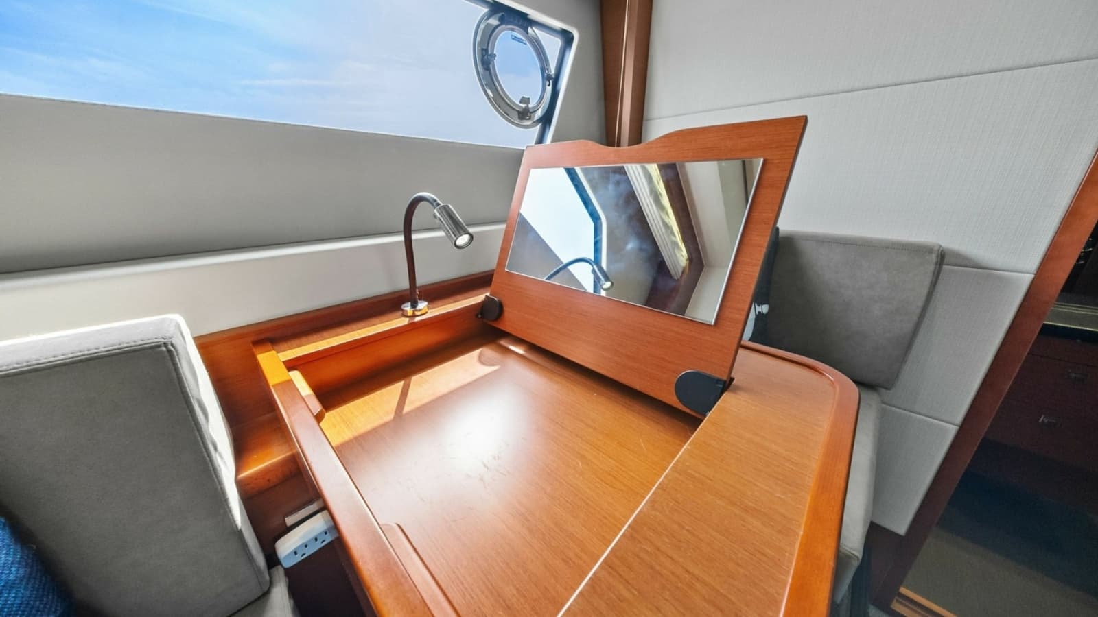 2015 Prestige 550 - Photo 40