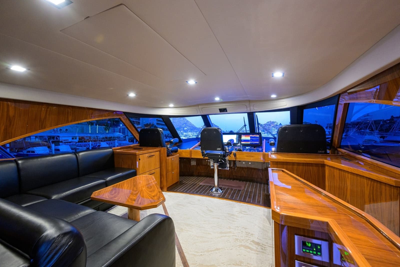 2023 Viking 80 Skybridge - Photo 30