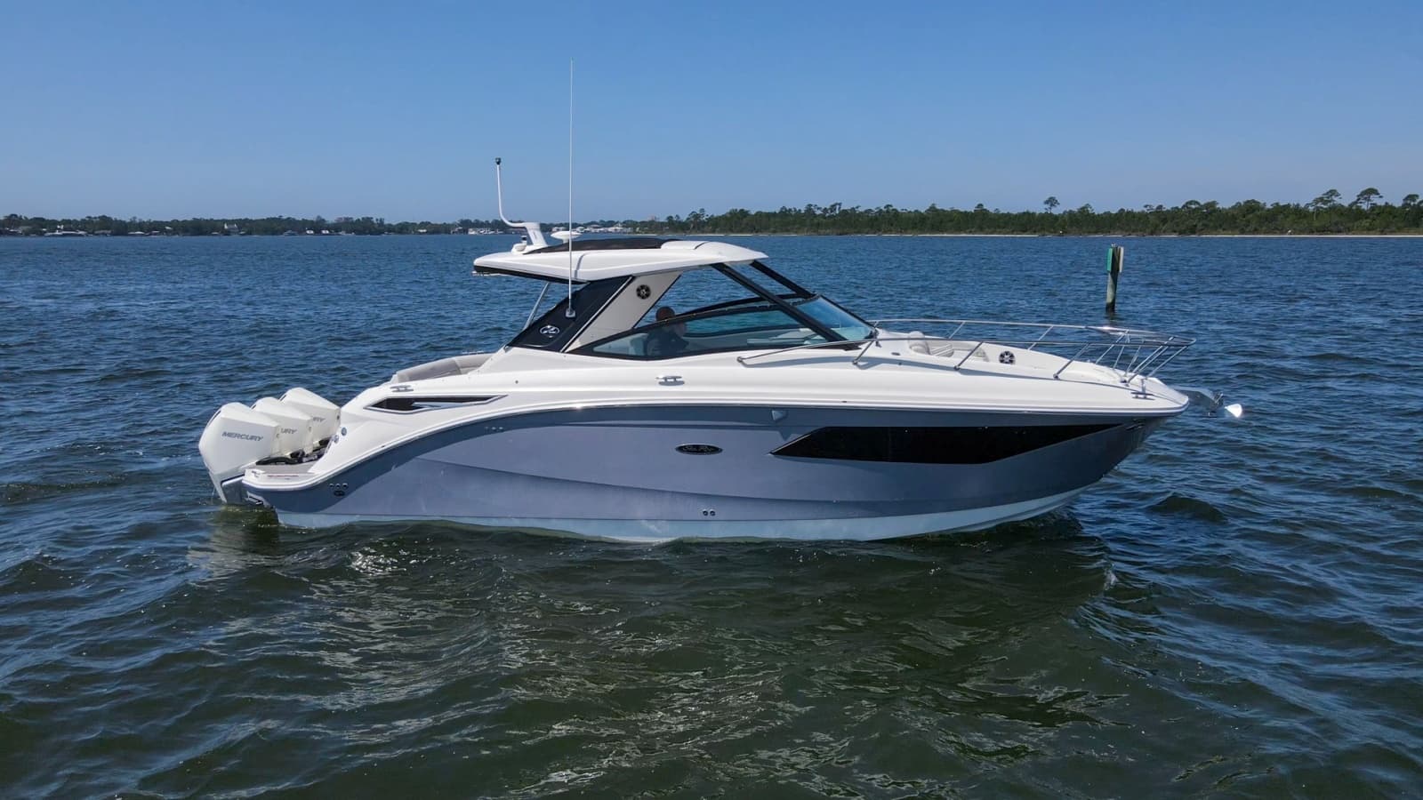 2022 Sea Ray 320 Sundancer OB - Photo 47