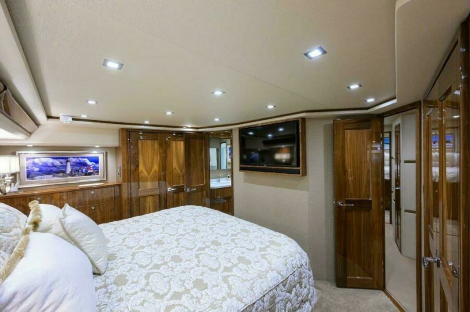 2020 Viking 72 Convertible - Photo 14