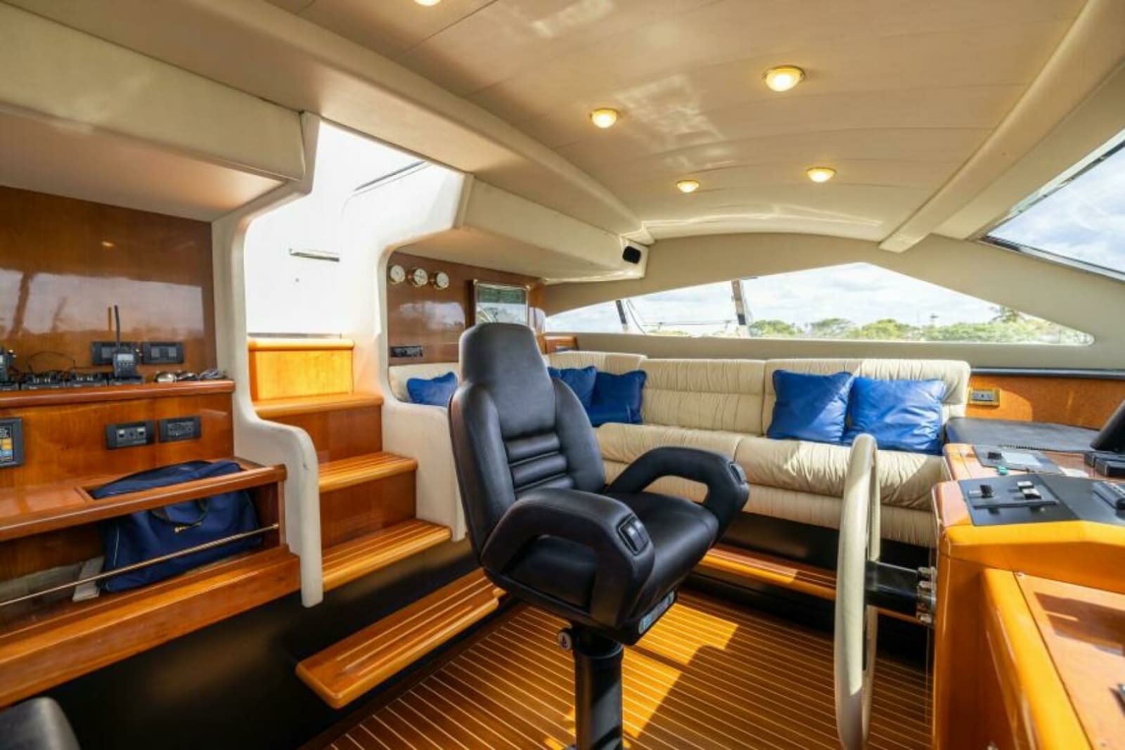 2001 Ferretti Yachts 94 Raised Pilothouse - Photo 30