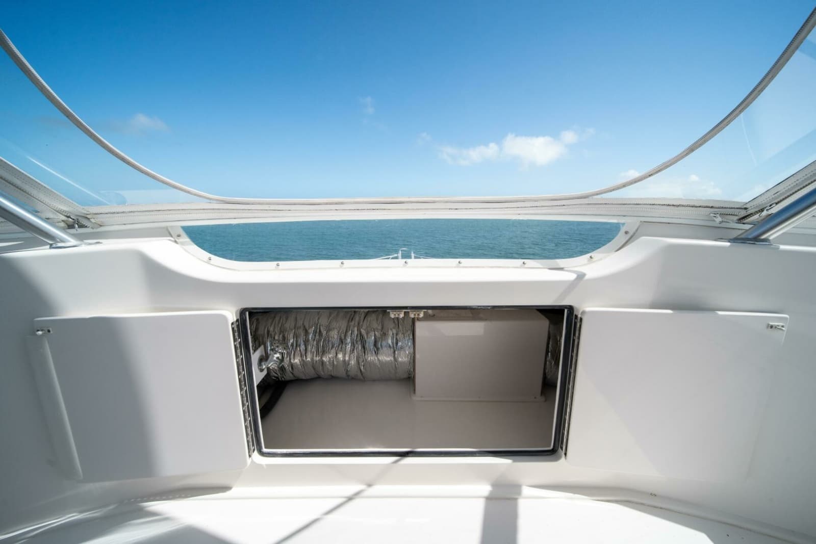 2006 Viking 52 Convertible - Photo 28