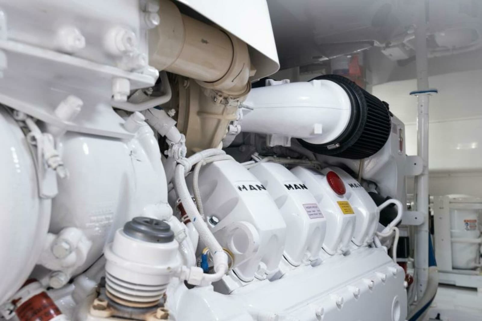 2019 Viking 48 Convertible - Photo 31