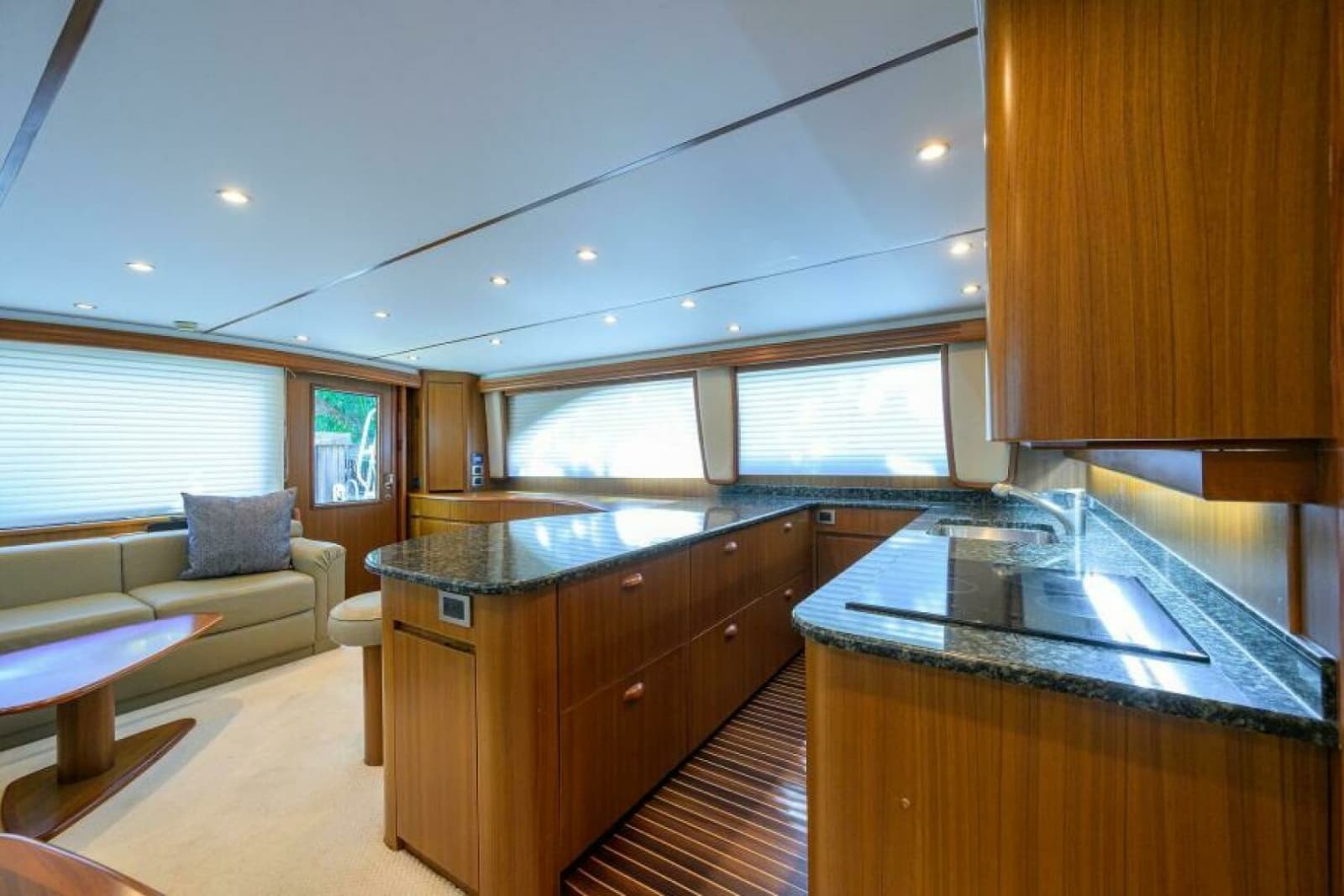 2008 Viking 60 Convertible - Photo 35