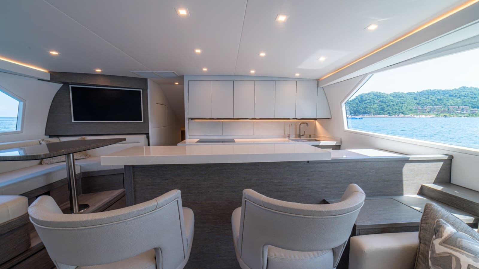 2024 Viking 64 Convertible - Photo 9