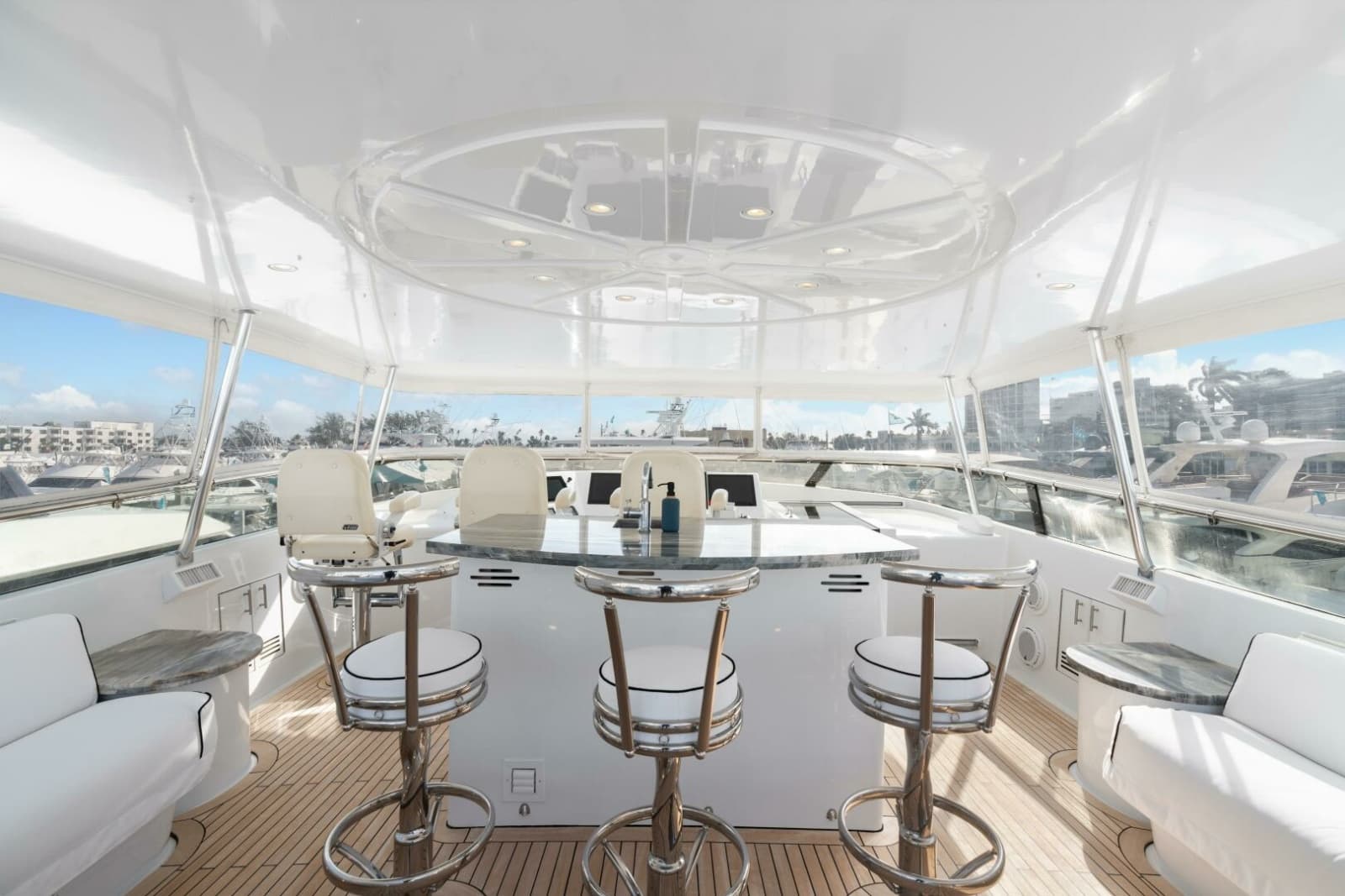 2005 Hatteras 100 Motor Yacht - Photo 32