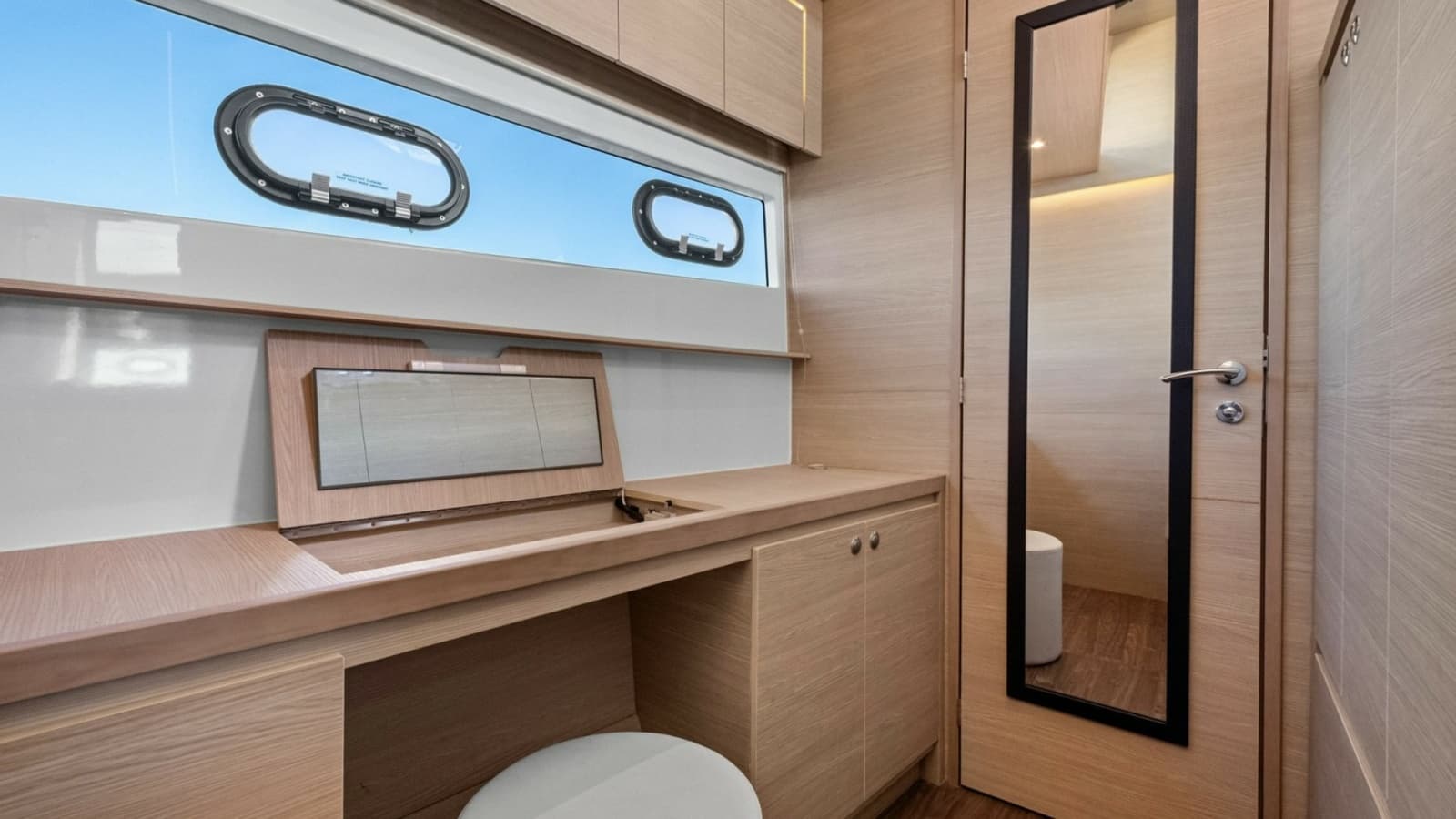 2022 Aquila 54 Yacht - Photo 25