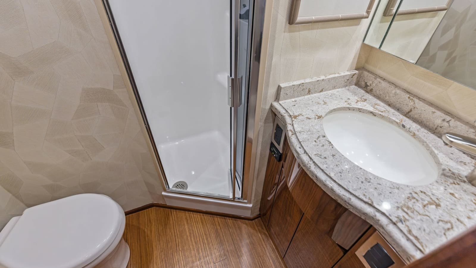2018 Viking 62 Enclosed Bridge - Photo 64