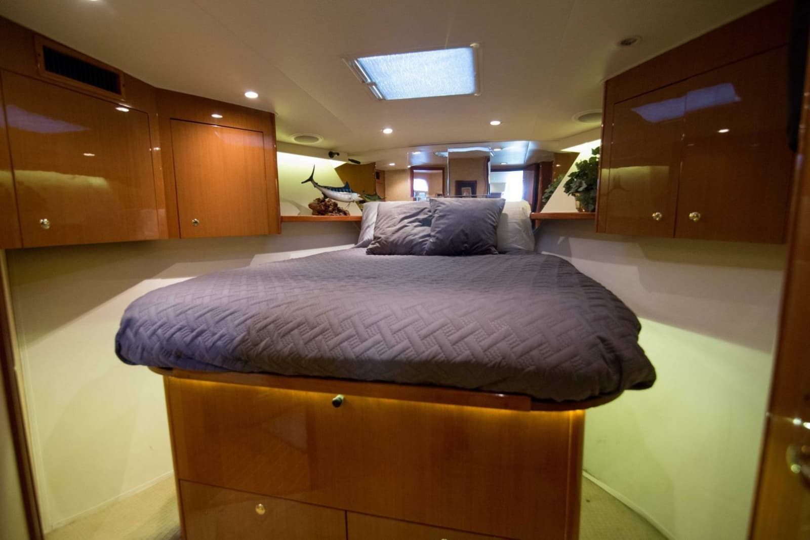 2001 Viking 50 Express - Photo 8