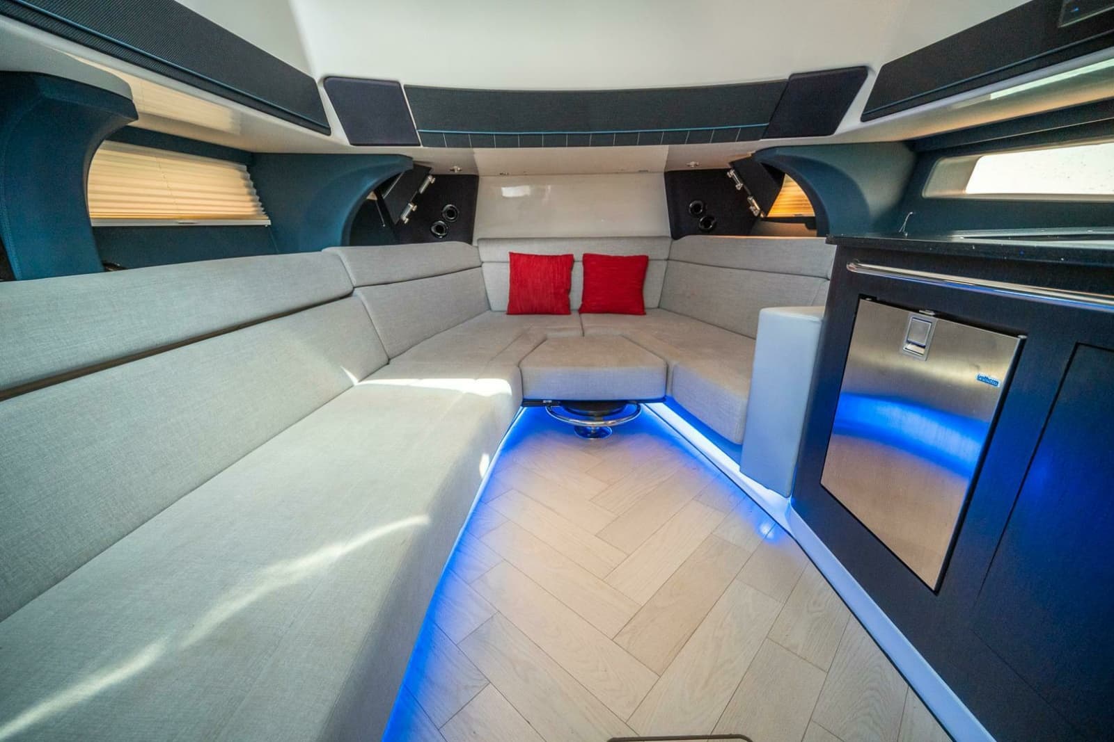 2023 Boston Whaler 420 Outrage - Photo 24