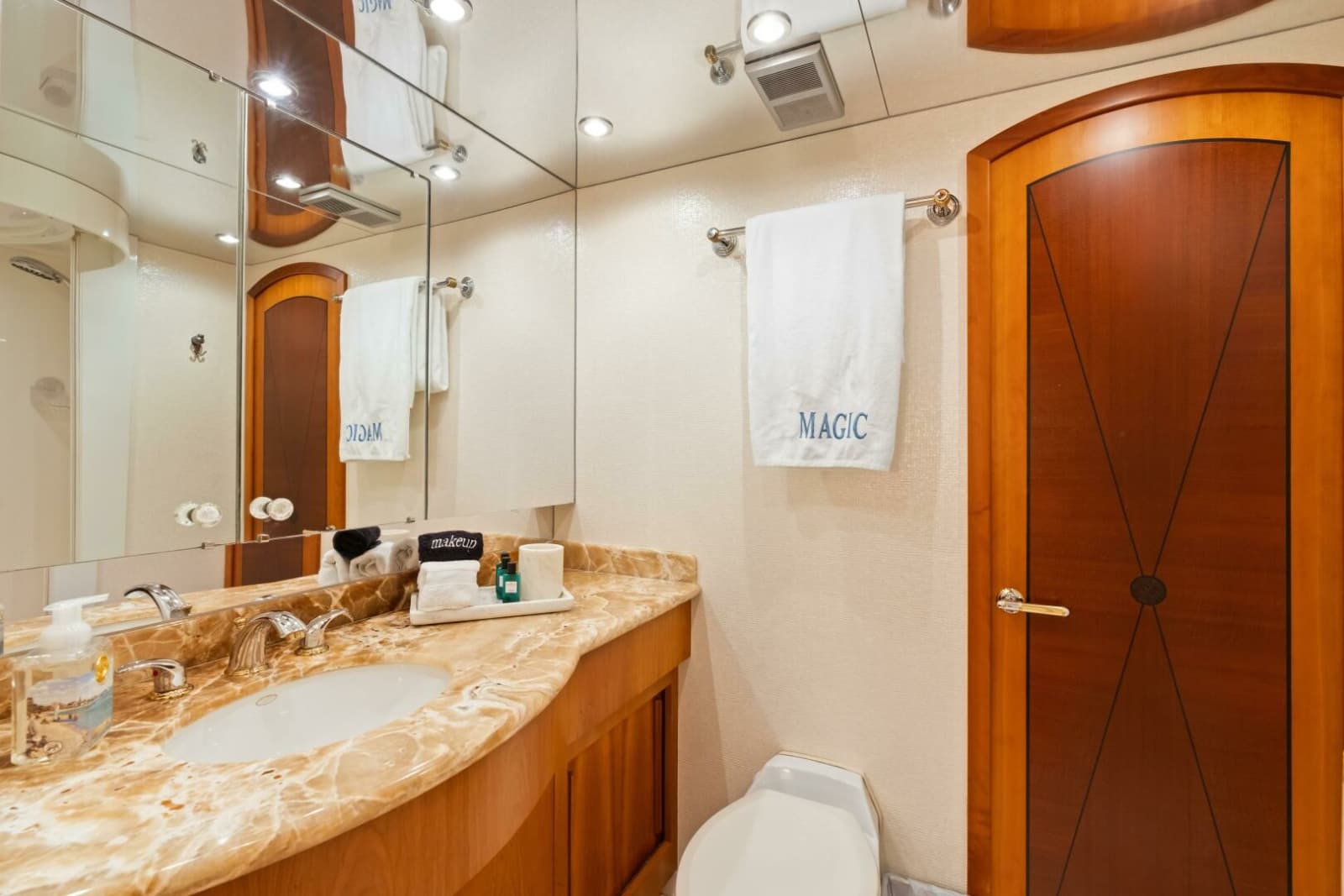 2005 Hatteras 100 Motor Yacht - Photo 9