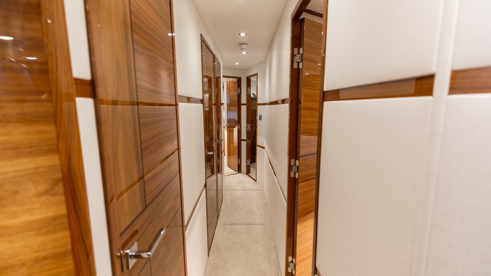 2025 Viking 74 Convertible - Photo 16