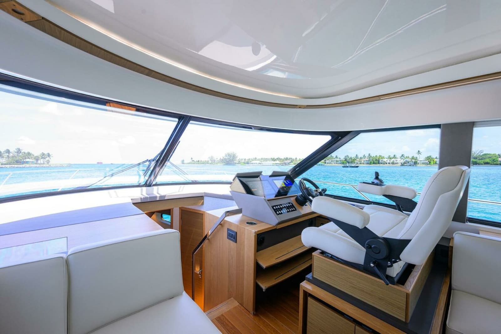 2023 Tiara Yachts C49 - Photo 3