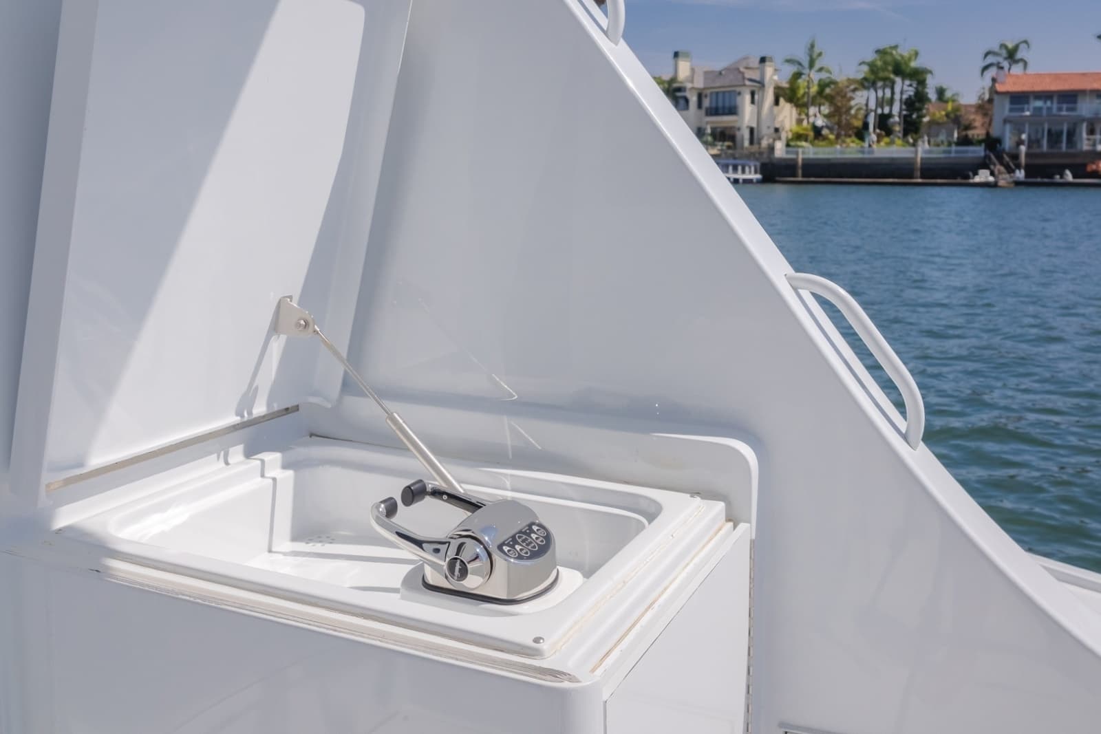2003 Hatteras 54 Convertible - Photo 28