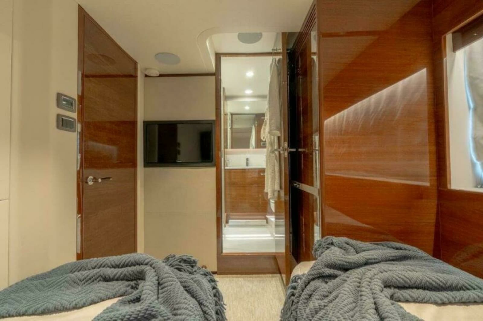 2019 Princess 85 Motor Yacht - Photo 17