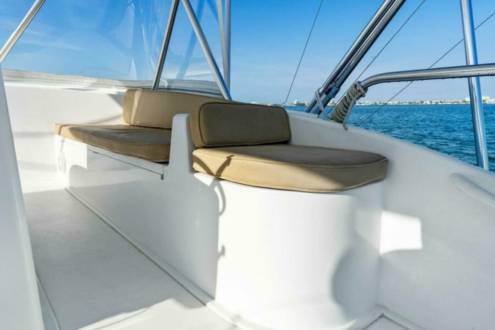 2003 Viking 48 Convertible - Photo 40