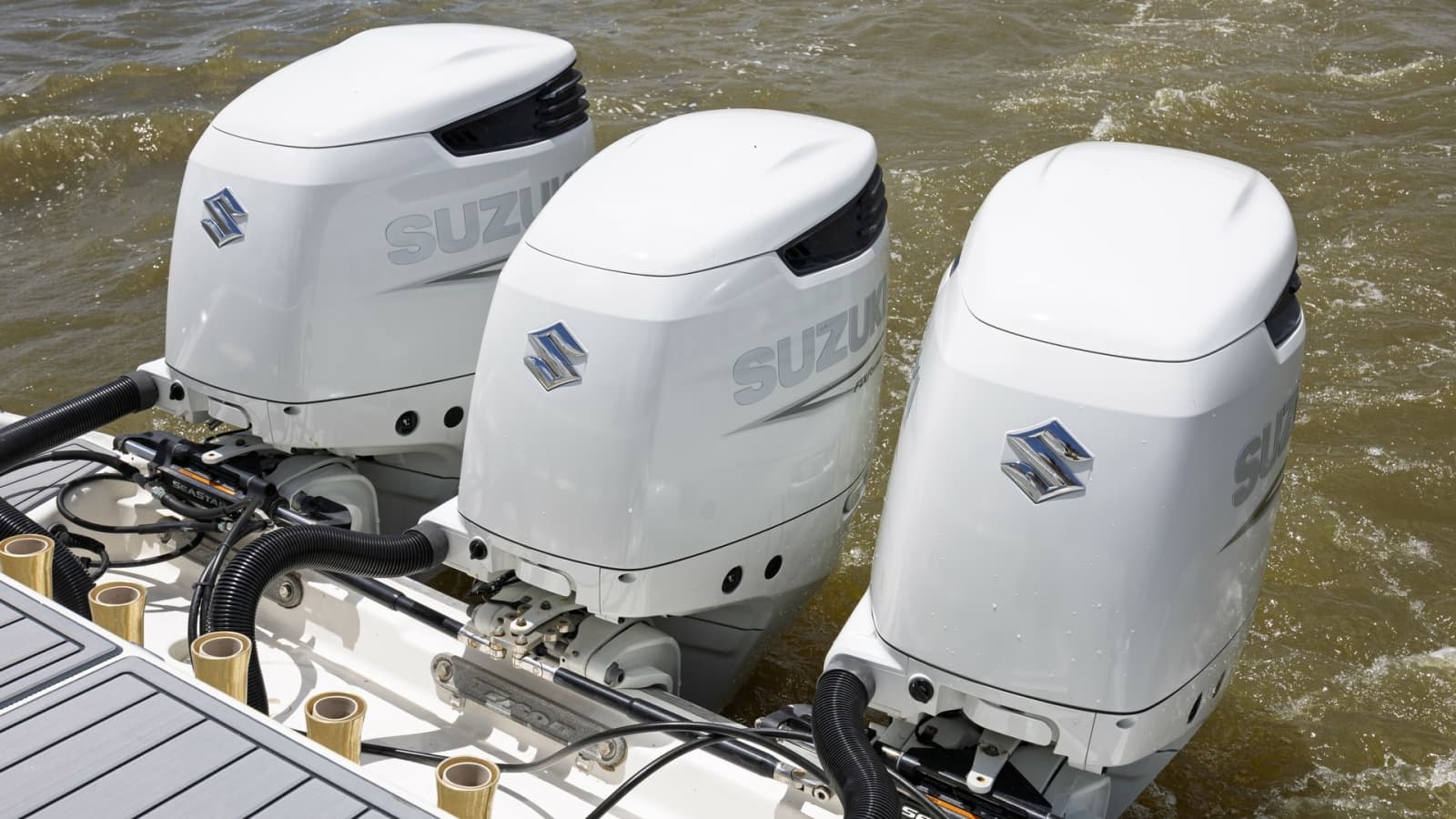 2005 Triton 351 Center Console - Photo 33