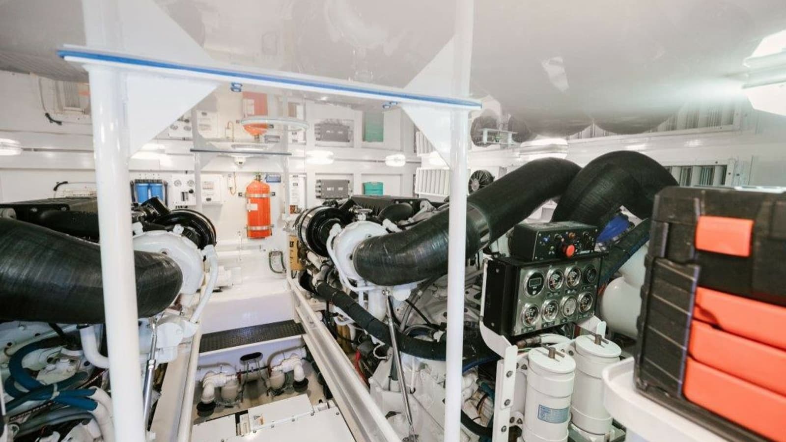 2007 Viking 64 Convertible - Photo 36