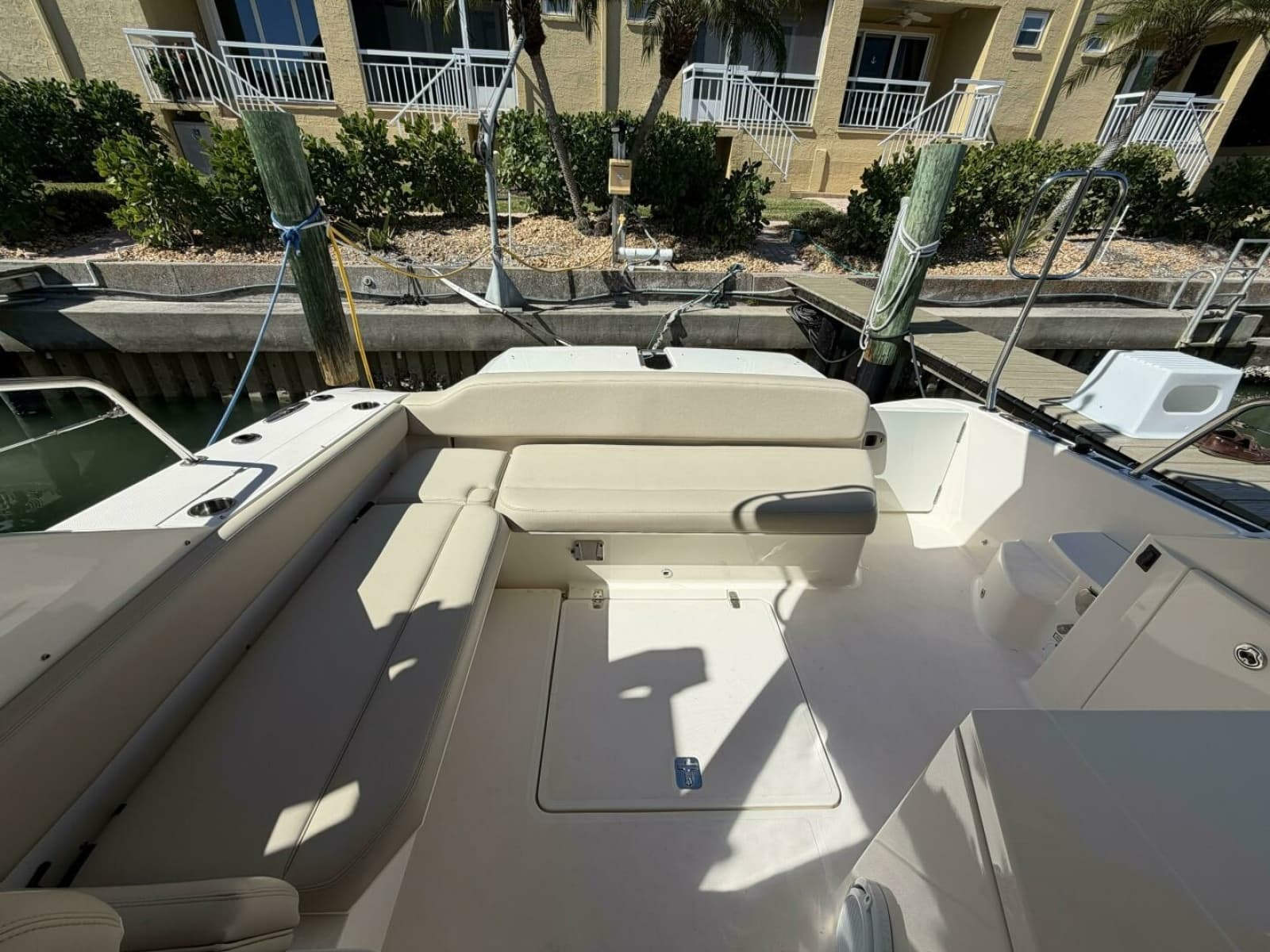 2014 Pursuit SC 365i - Photo 18