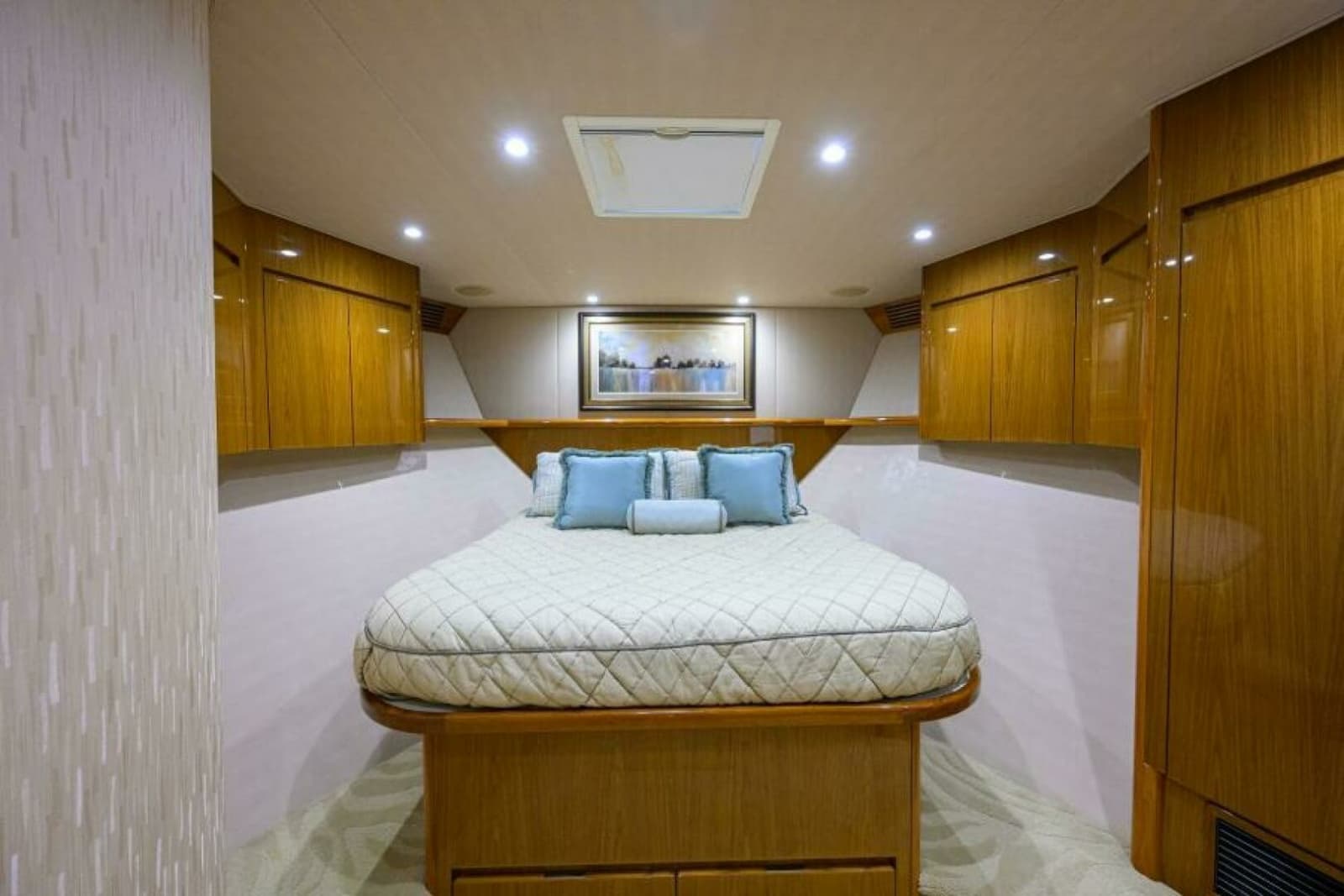 2013 Viking 82 Convertible - Photo 17