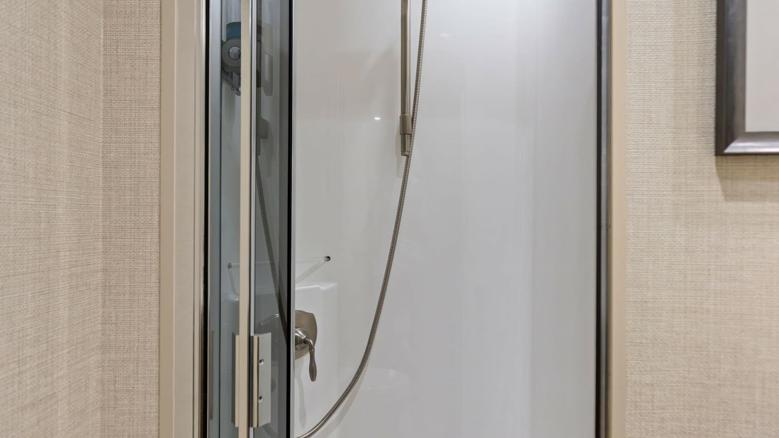 2018 Viking 62 Enclosed Bridge - Photo 55