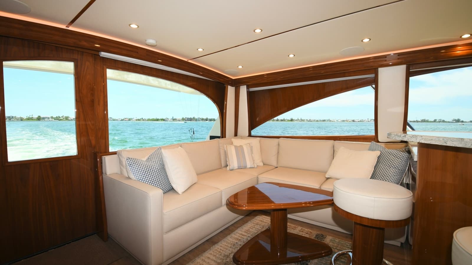 2019 Viking 58 Convertible - Photo 7